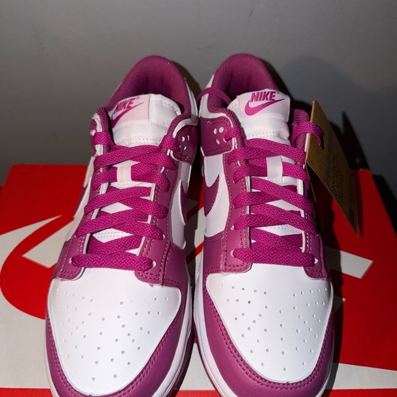 Nike Dunk Low Women’s - Picture 3 of 8